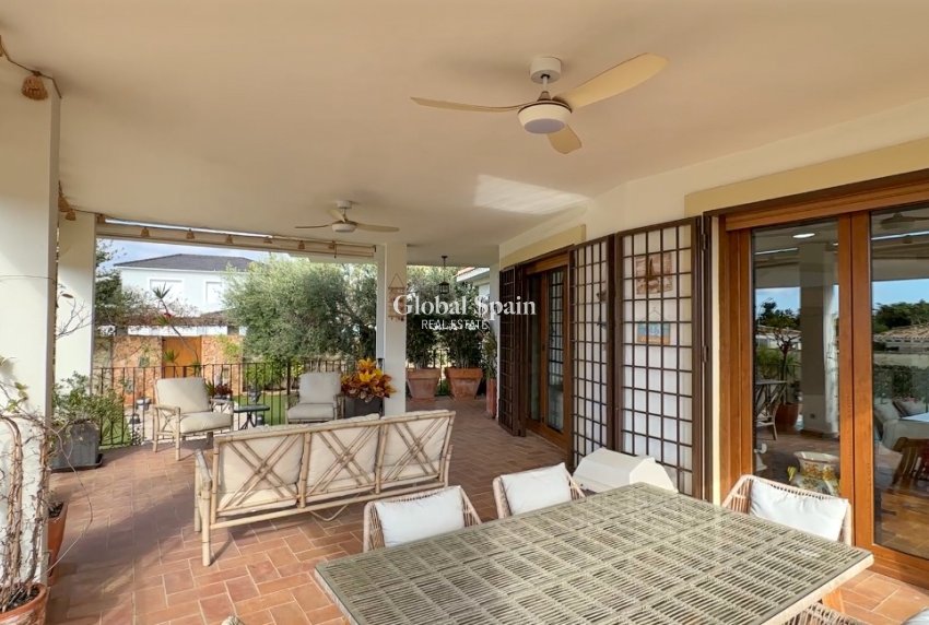 Resale - VILLA -
DEHESA DE CAMPOAMOR - Costa Blanca