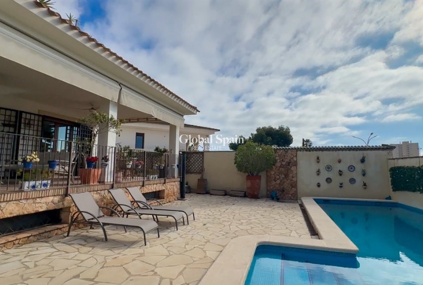 Resale - VILLA -
DEHESA DE CAMPOAMOR - Costa Blanca