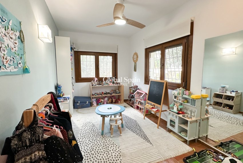 Resale - VILLA -
DEHESA DE CAMPOAMOR - Costa Blanca