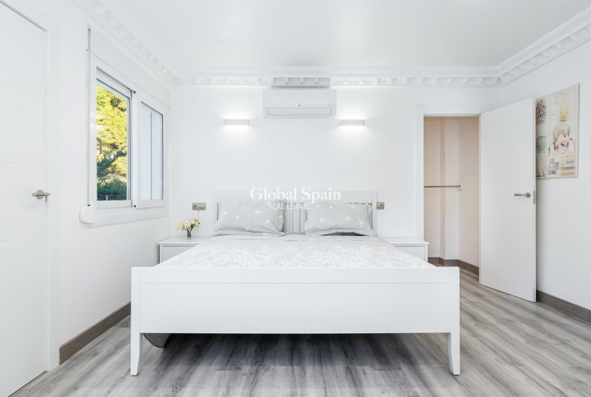Resale - VILLA -
DEHESA DE CAMPOAMOR - Costa Blanca
