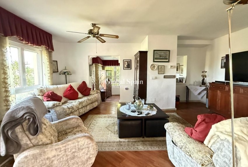Resale - VILLA -
DEHESA DE CAMPOAMOR - Costa Blanca