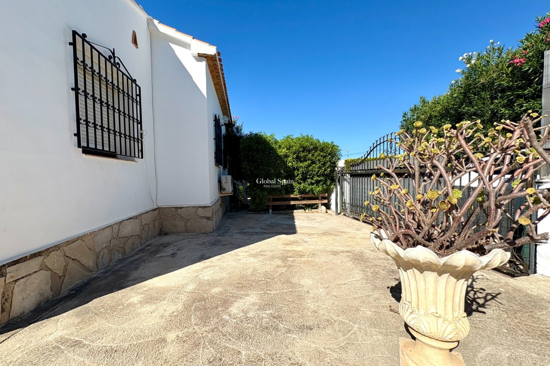 Resale - VILLA -
DENIA - Montgó