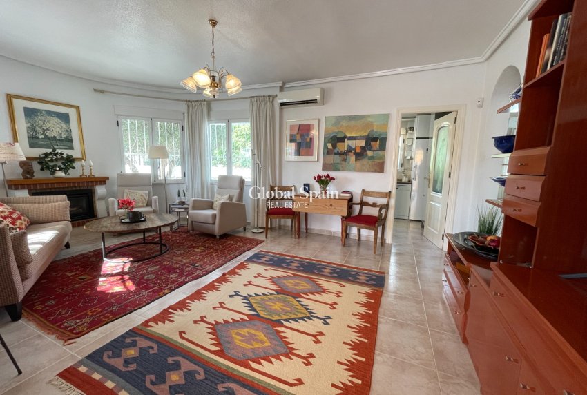 Resale - Villa / Detached -
CIUDAD QUESADA - Rojales