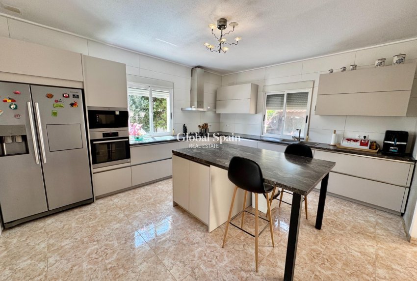 Resale - VILLA -
DOLORES - Cmno. Escorredor