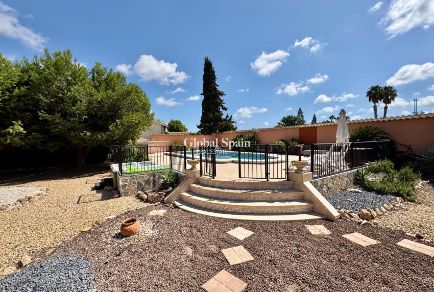 Resale - VILLA -
DOLORES - Cmno. Escorredor