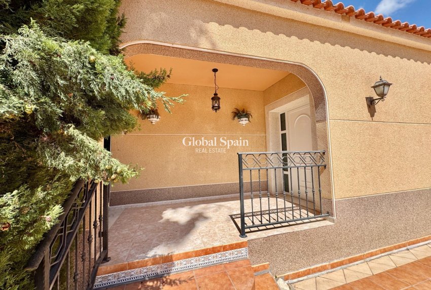 Resale - VILLA -
DOLORES - Cmno. Escorredor