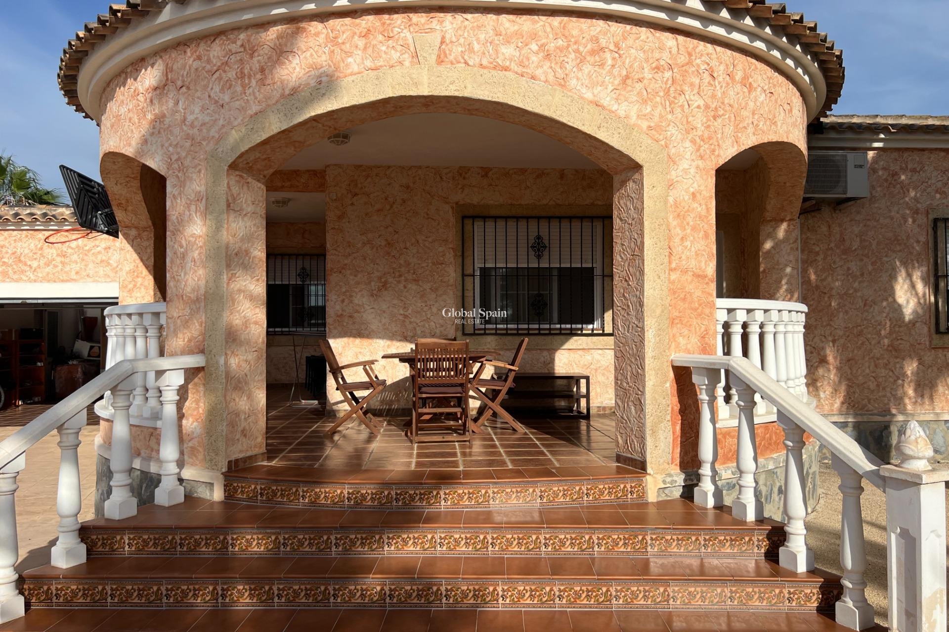 Resale - VILLA -
DOLORES - Cmno. Escorredor