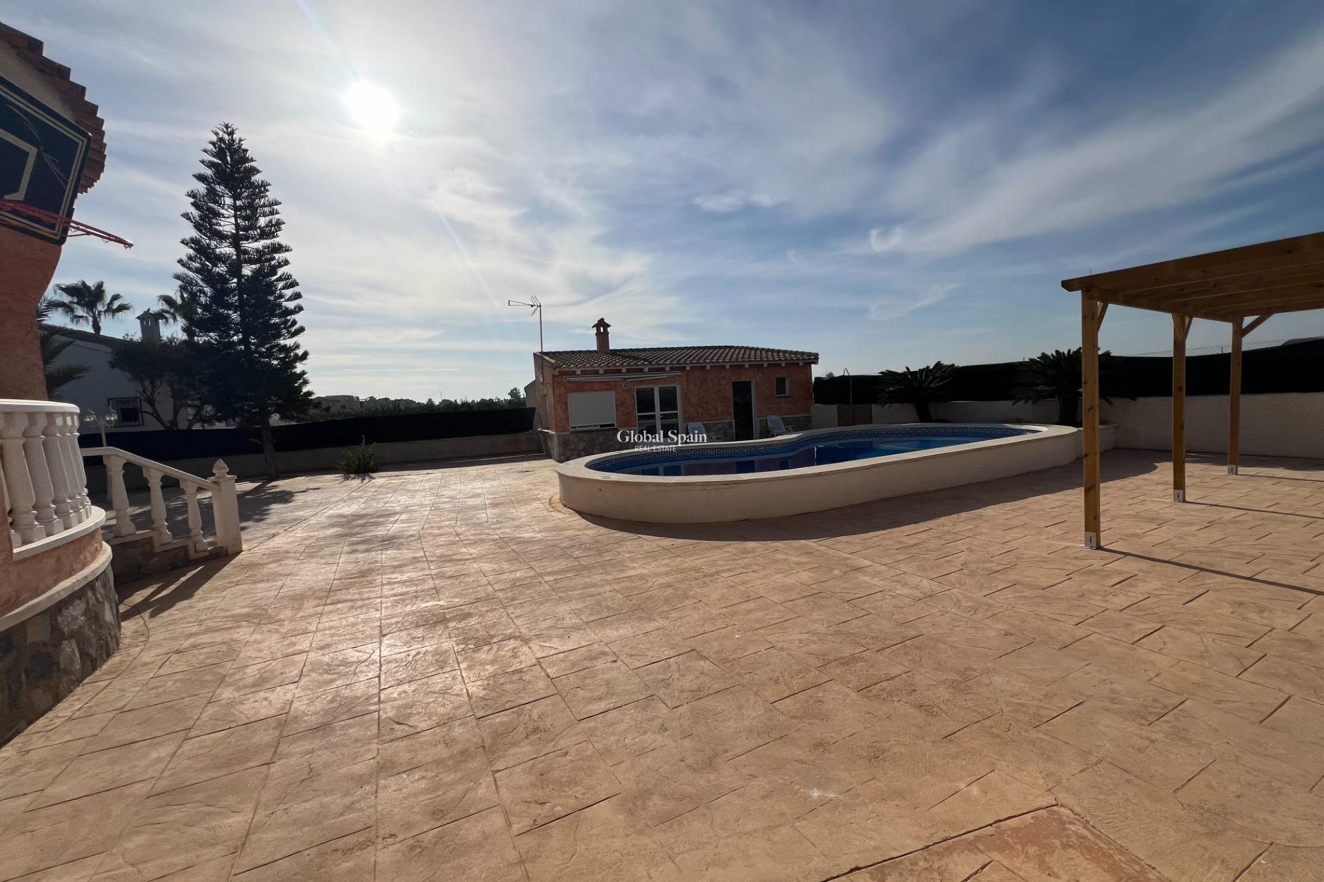 Resale - VILLA -
DOLORES - Cmno. Escorredor