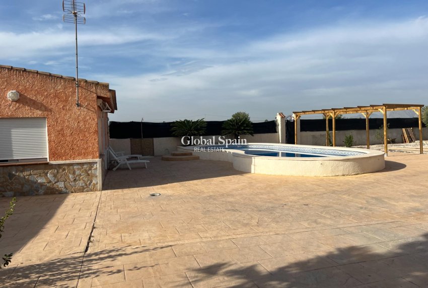 Resale - VILLA -
DOLORES - Cmno. Escorredor