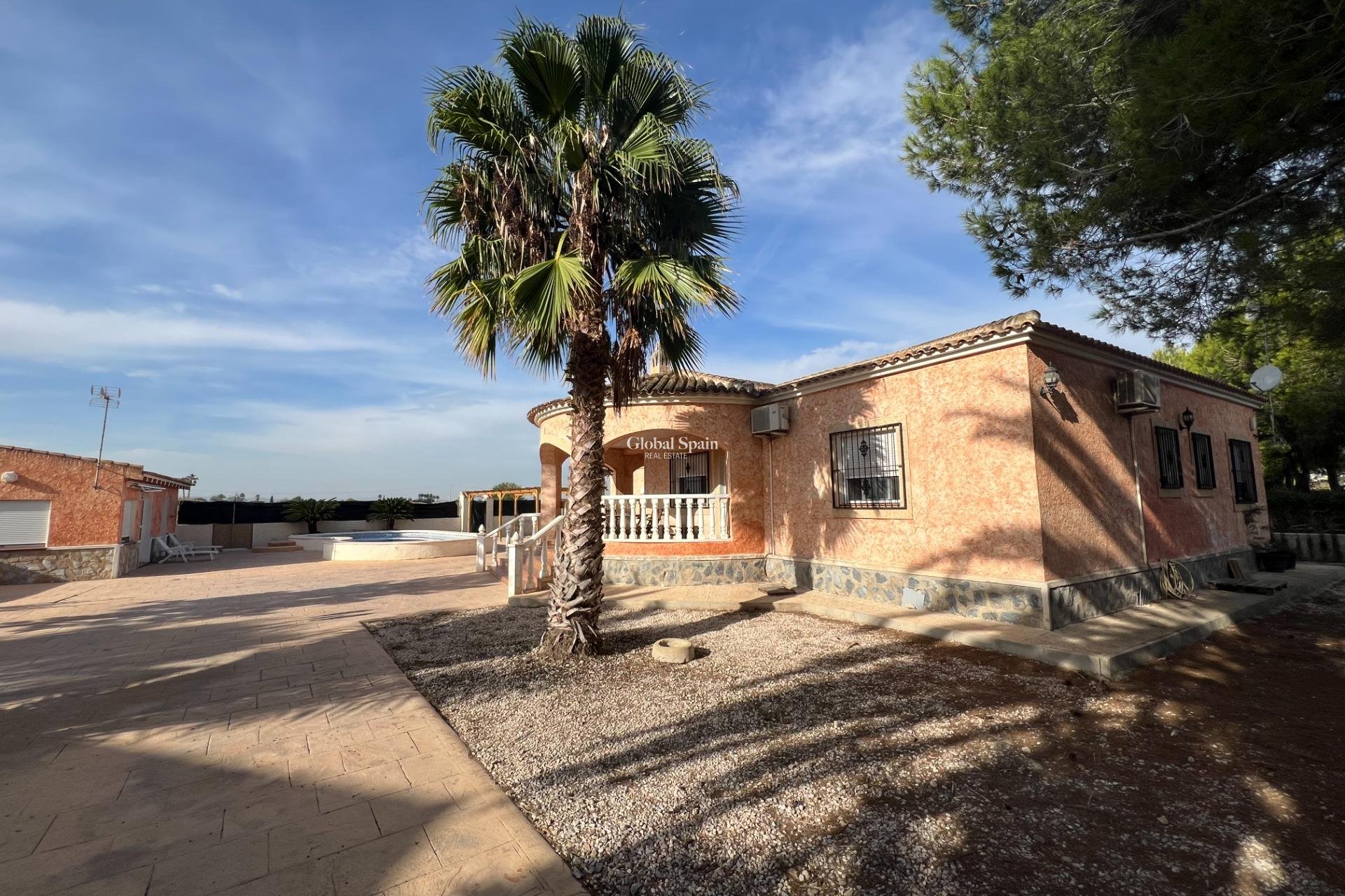 Resale - VILLA -
DOLORES - Cmno. Escorredor