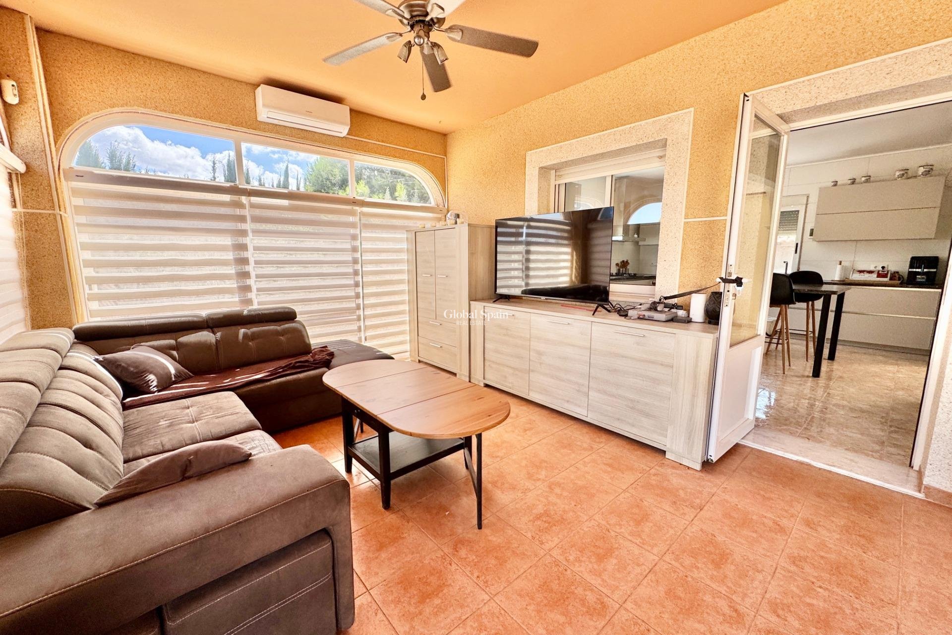 Resale - VILLA -
DOLORES - Cmno. Escorredor
