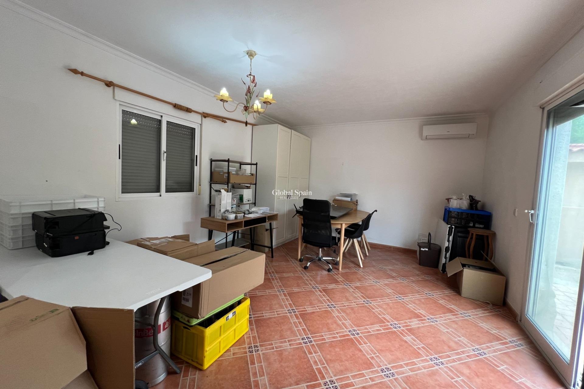 Resale - VILLA -
DOLORES - Cmno. Escorredor