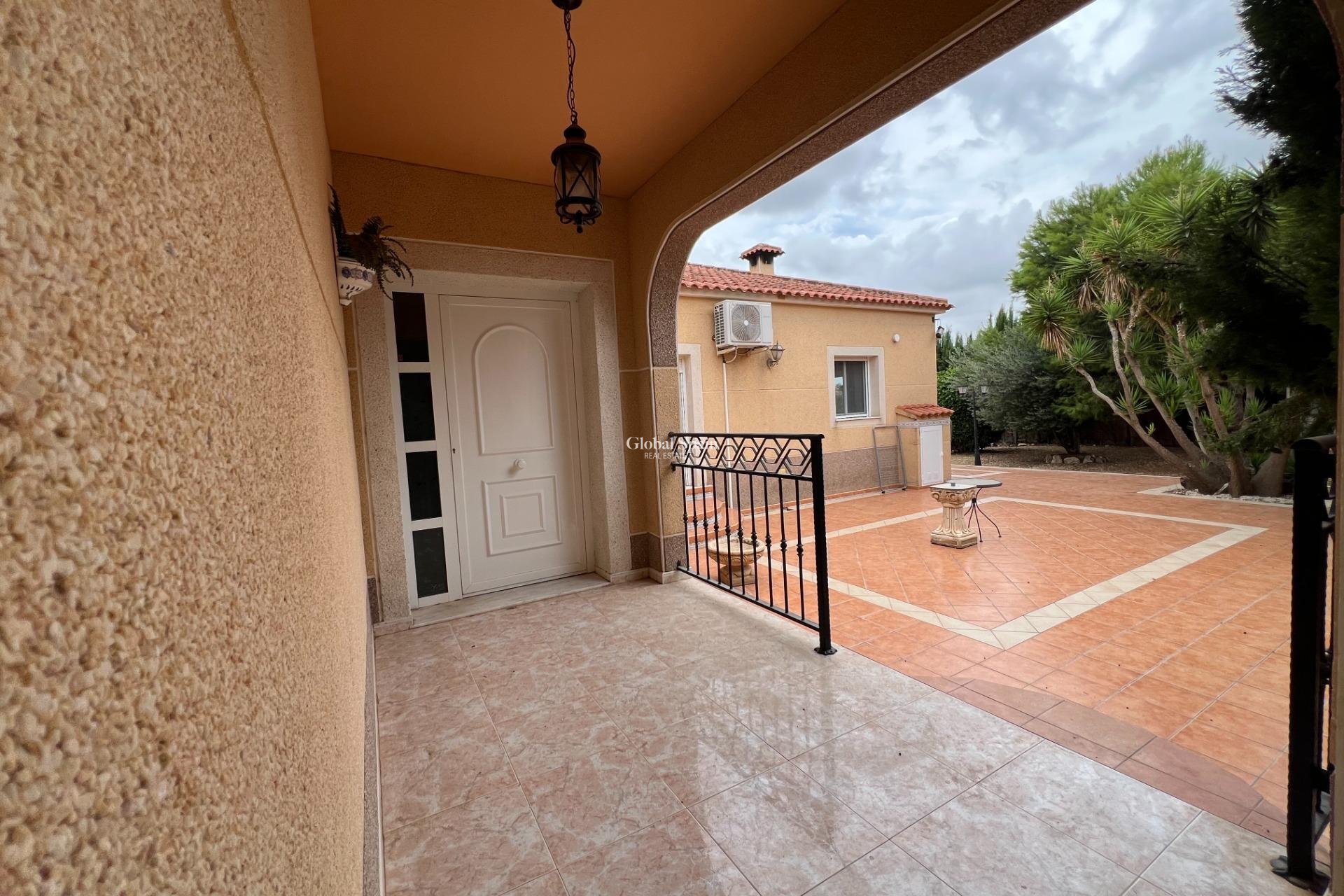 Resale - VILLA -
DOLORES - Cmno. Escorredor