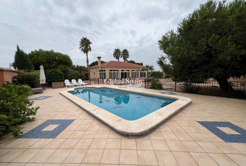 Resale - VILLA -
DOLORES - Cmno. Escorredor