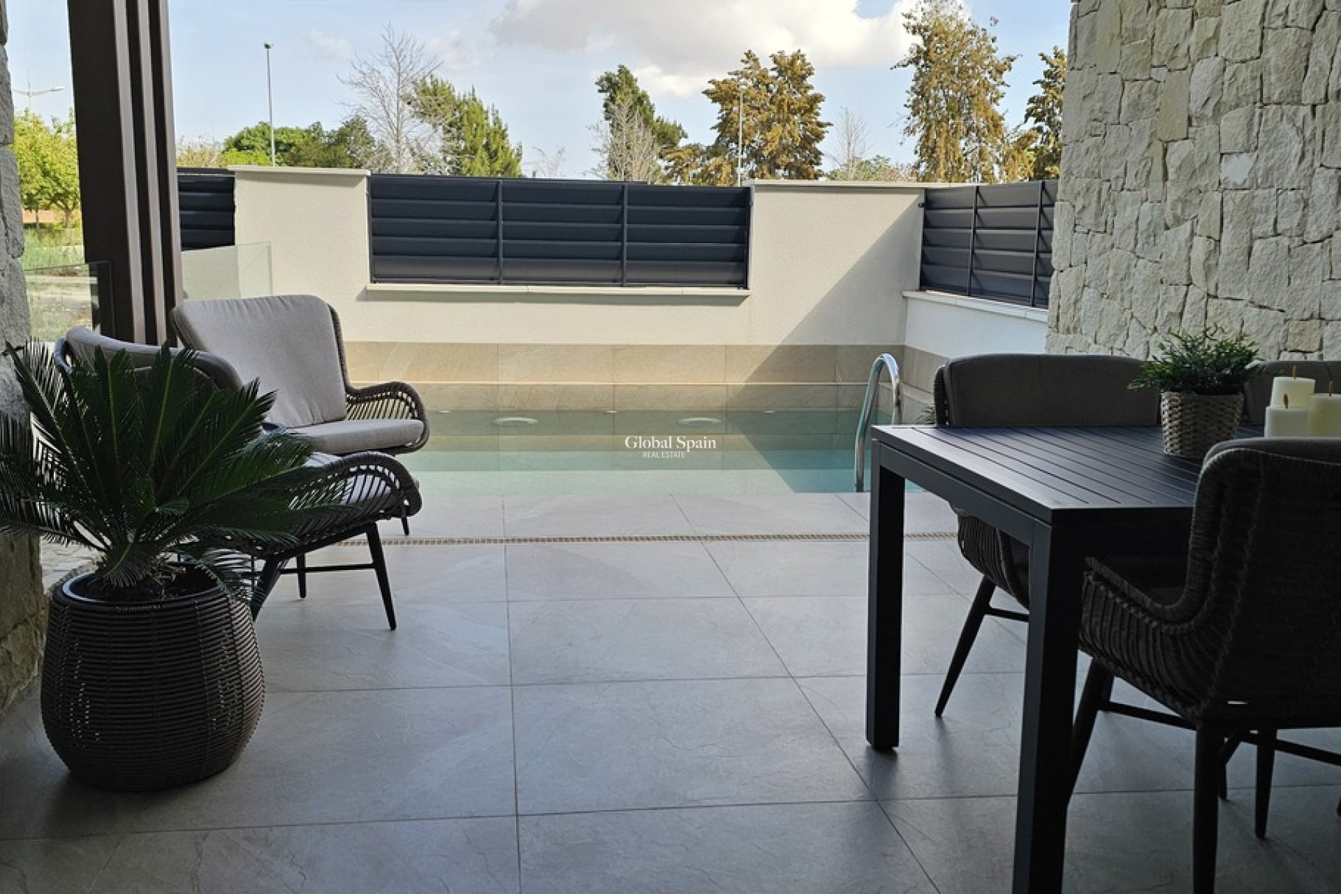 Resale - VILLA -
DOLORES - Sector 4