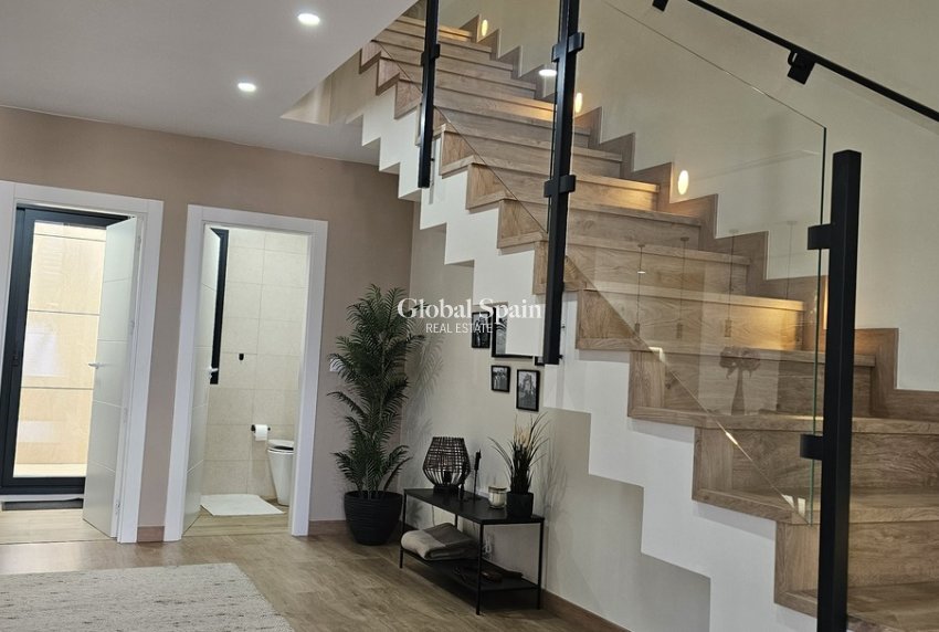 Resale - VILLA -
DOLORES - Sector 4