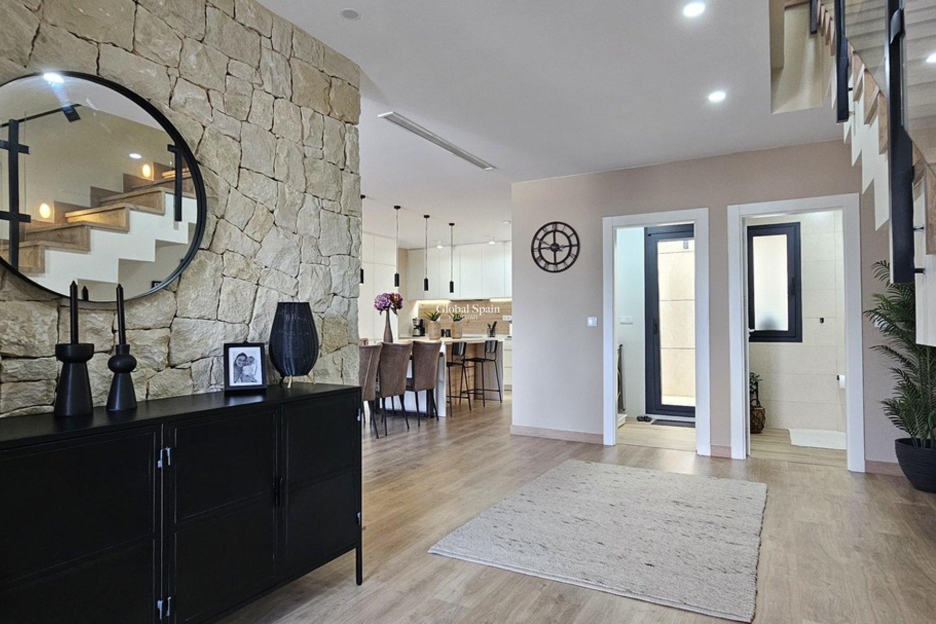 Resale - VILLA -
DOLORES - Sector 4