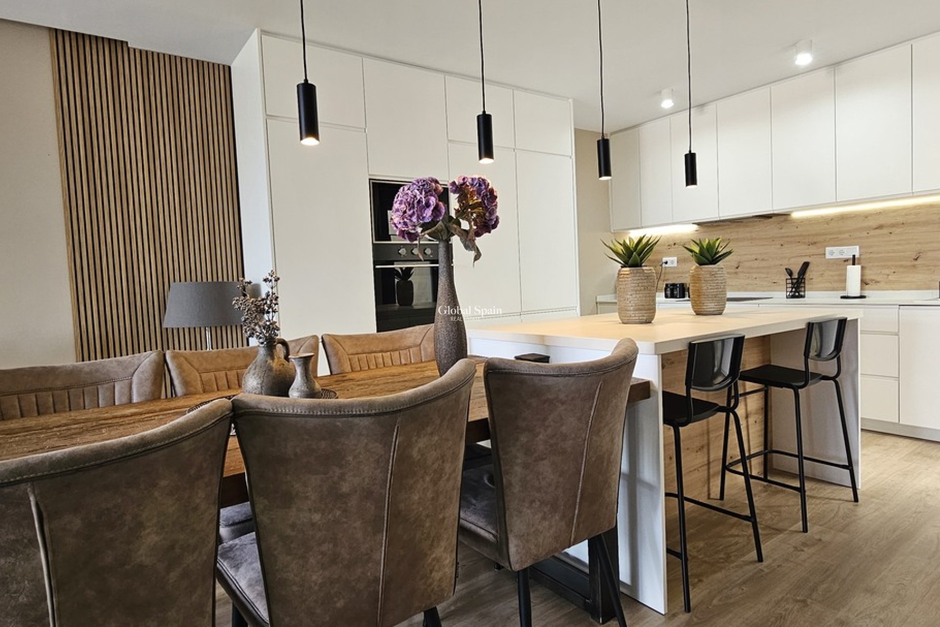 Resale - VILLA -
DOLORES - Sector 4