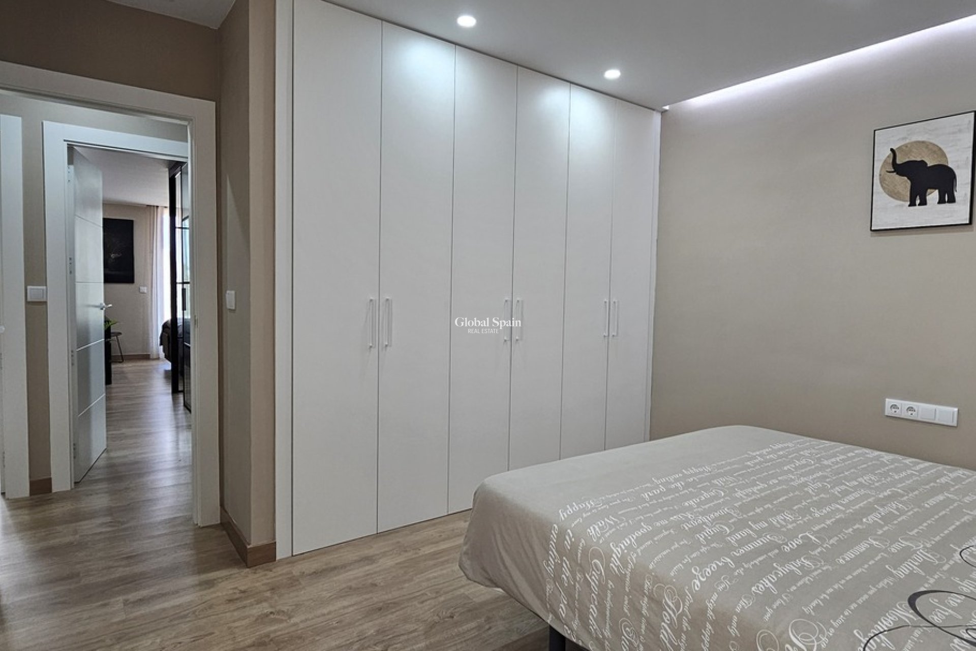 Resale - VILLA -
DOLORES - Sector 4