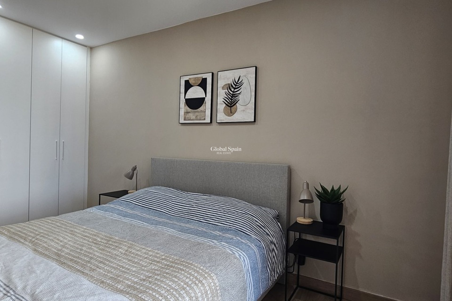 Resale - VILLA -
DOLORES - Sector 4