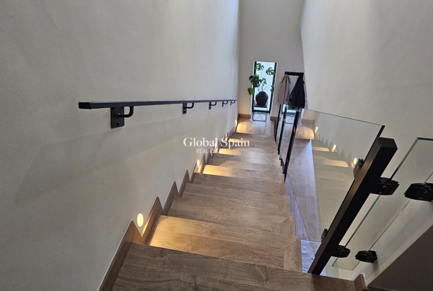 Resale - VILLA -
DOLORES - Sector 4