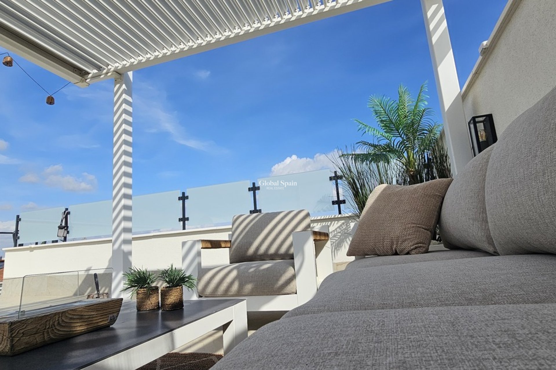 Resale - VILLA -
DOLORES - Sector 4