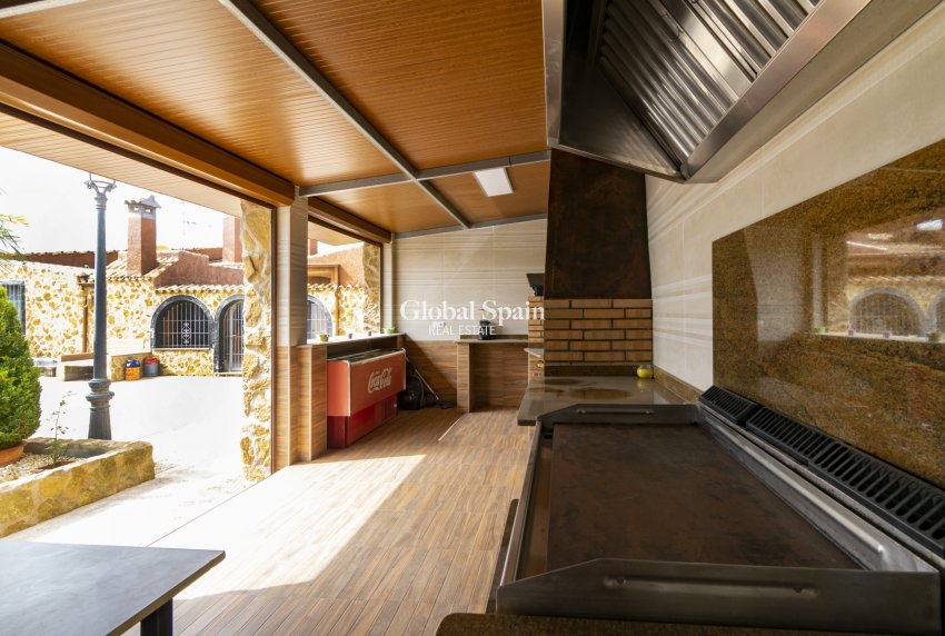 Resale - VILLA -
EL BEAL - Inland