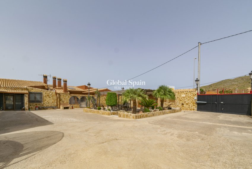 Resale - VILLA -
EL BEAL - Inland