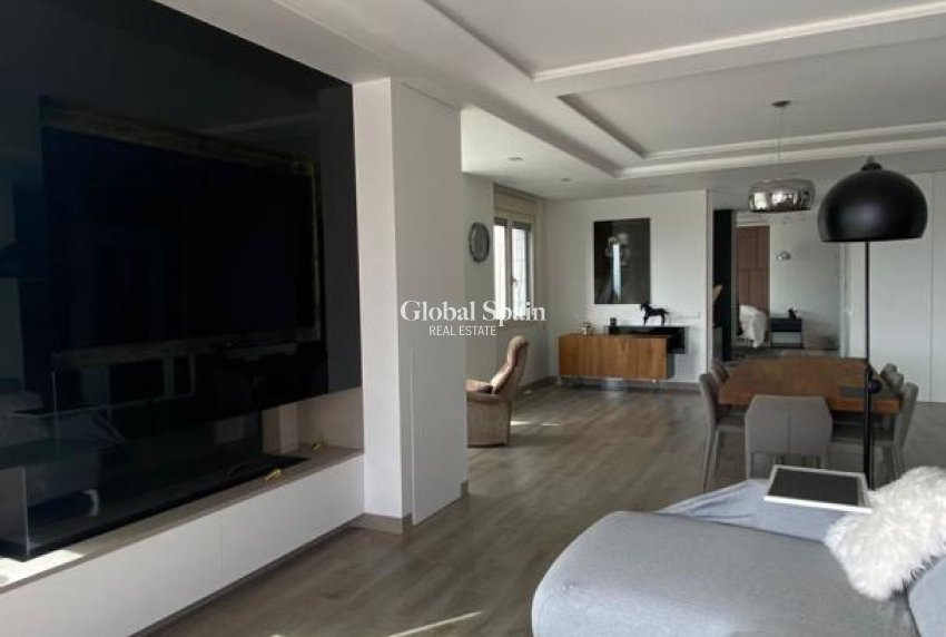 Resale - VILLA -
EL CAMPELLO - Costa Blanca