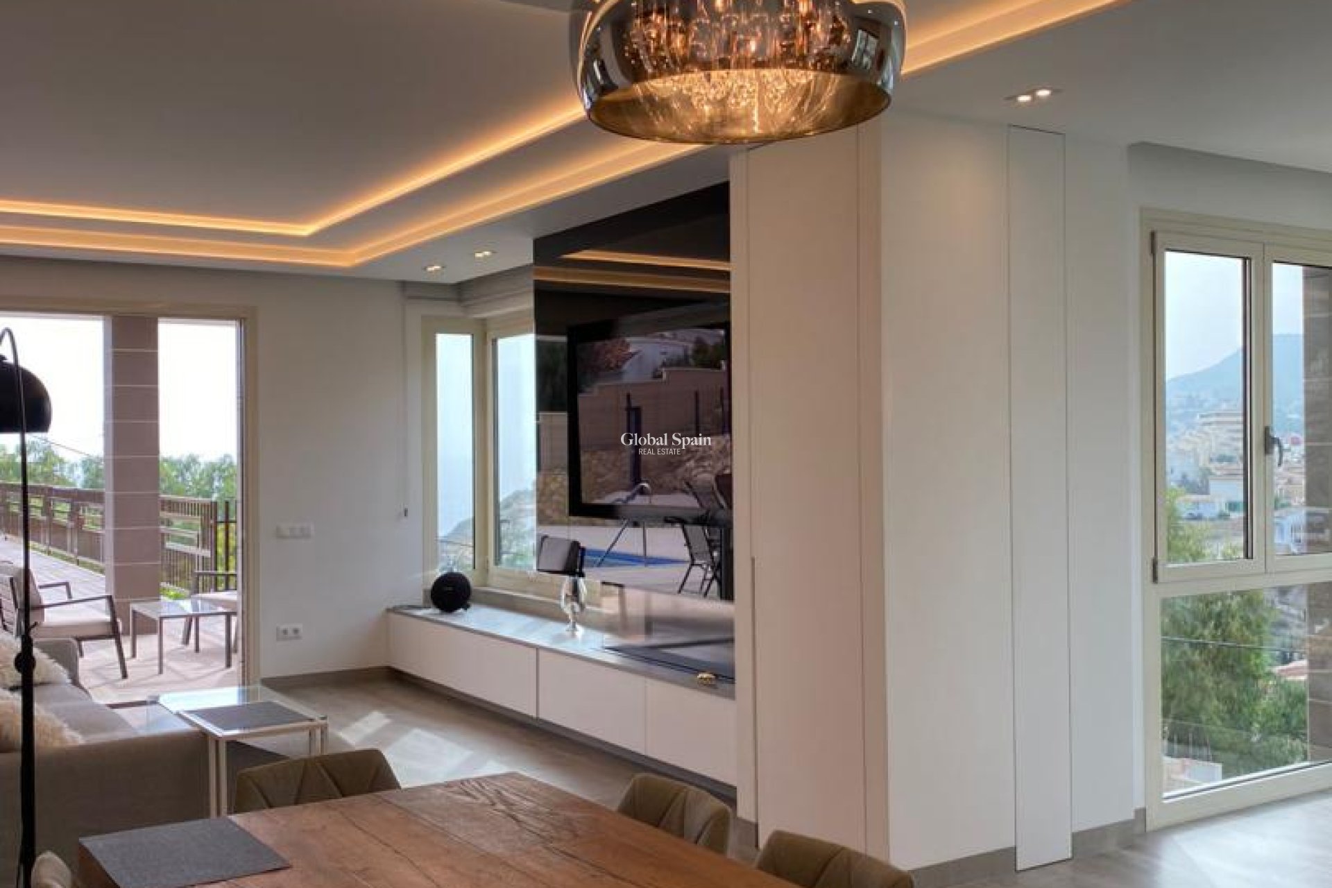 Resale - VILLA -
EL CAMPELLO - Costa Blanca