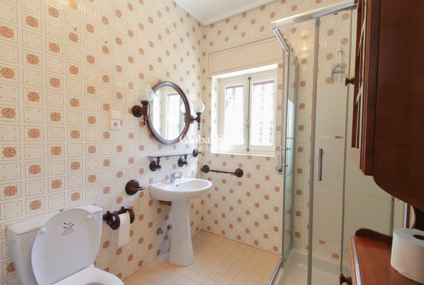 Resale - VILLA -
EL CAMPELLO - Costa Blanca