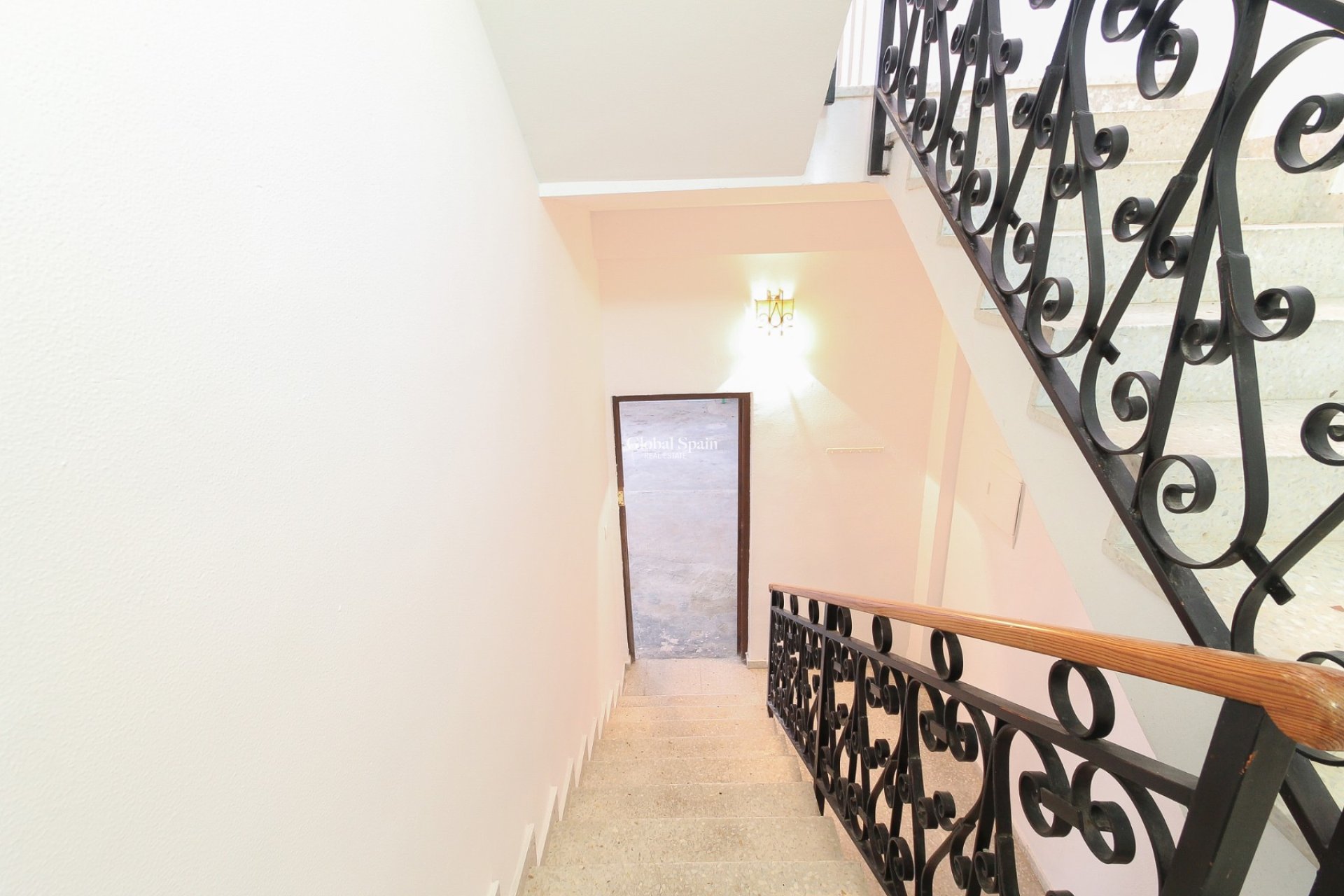 Resale - VILLA -
EL CAMPELLO - Costa Blanca