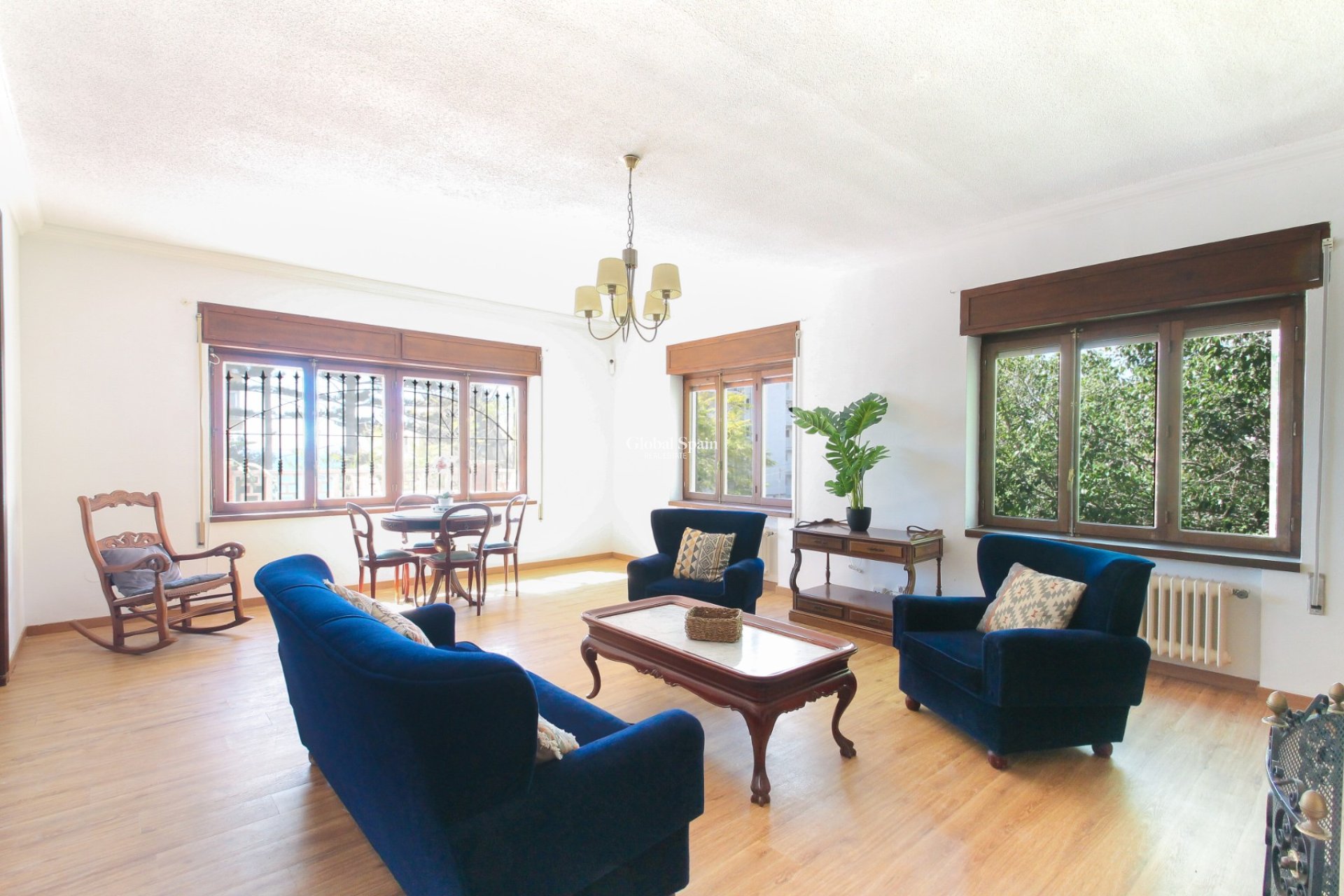 Resale - VILLA -
EL CAMPELLO - Costa Blanca