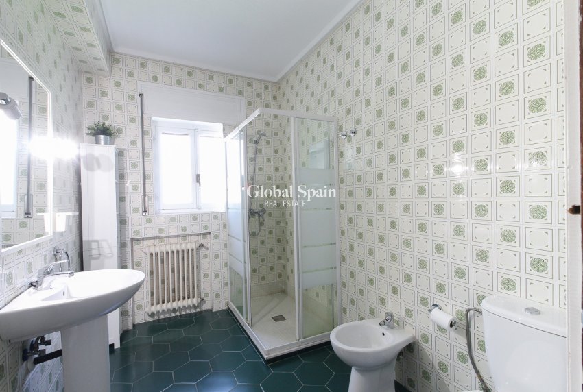 Resale - VILLA -
EL CAMPELLO - Costa Blanca