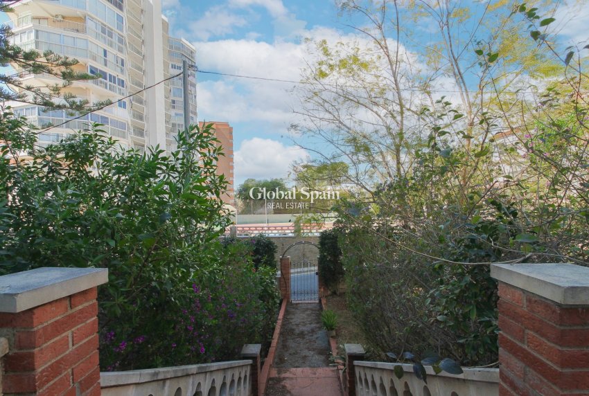 Resale - VILLA -
EL CAMPELLO - Costa Blanca