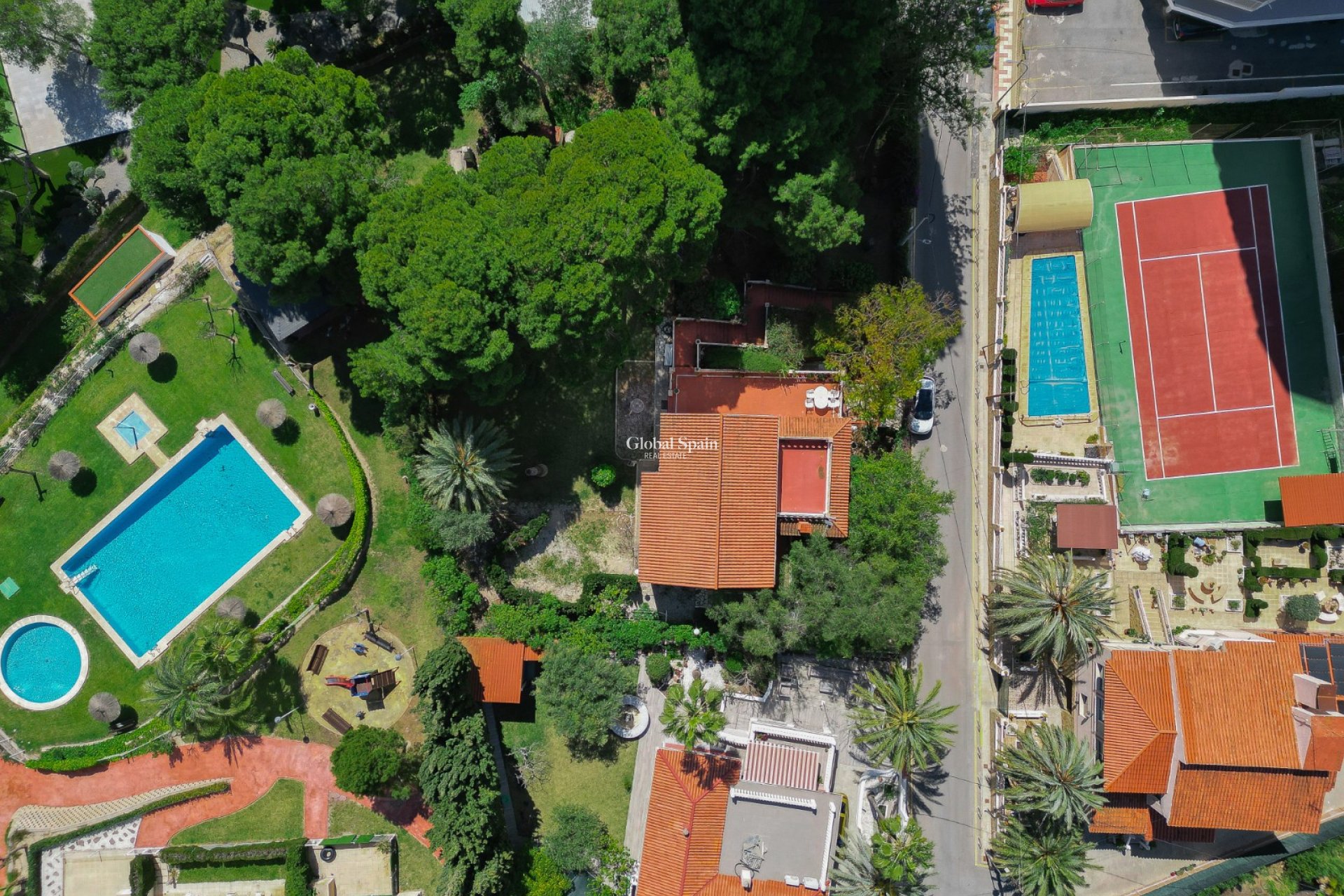 Resale - VILLA -
EL CAMPELLO - Costa Blanca