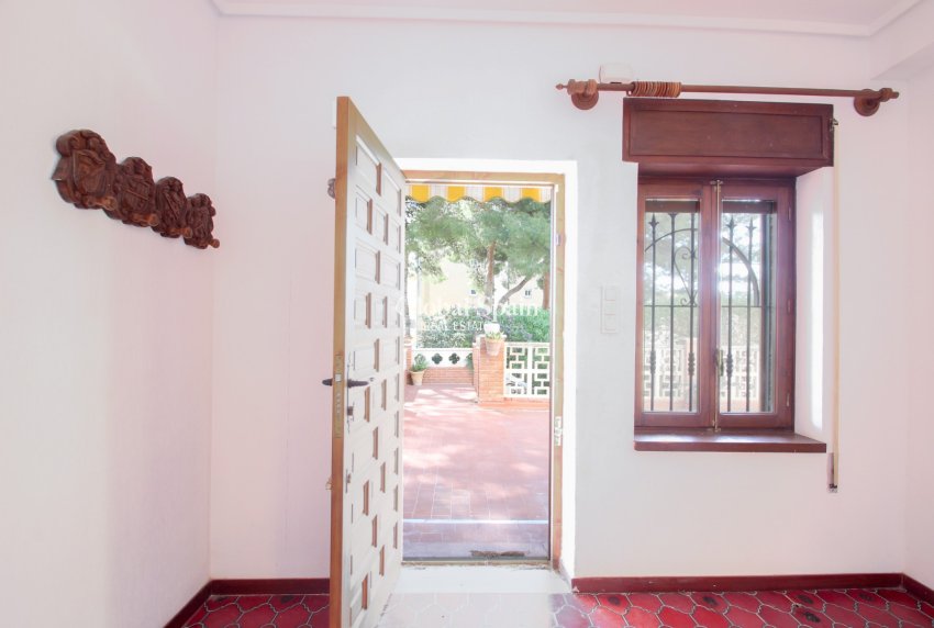 Resale - VILLA -
EL CAMPELLO - Costa Blanca