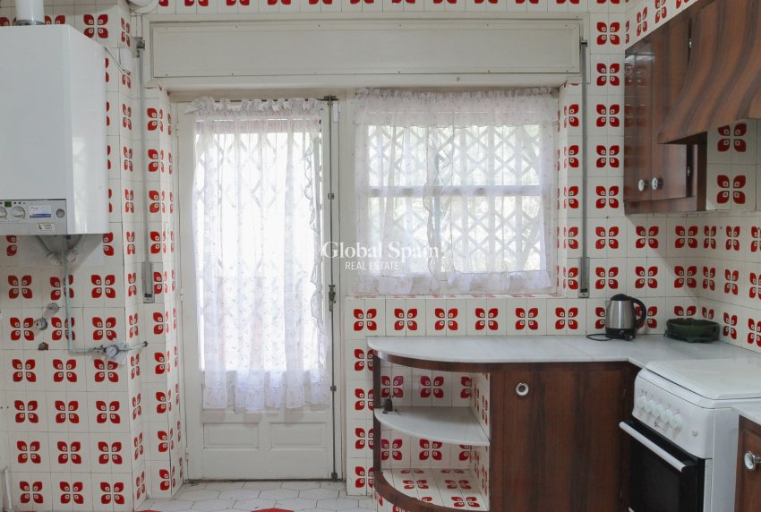 Resale - VILLA -
EL CAMPELLO - Costa Blanca