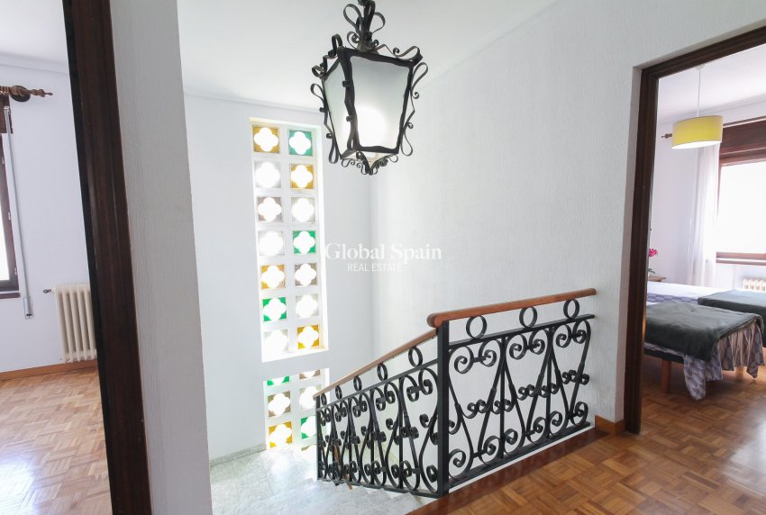 Resale - VILLA -
EL CAMPELLO - Costa Blanca