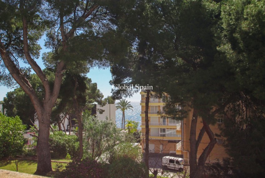 Resale - VILLA -
EL CAMPELLO - Costa Blanca