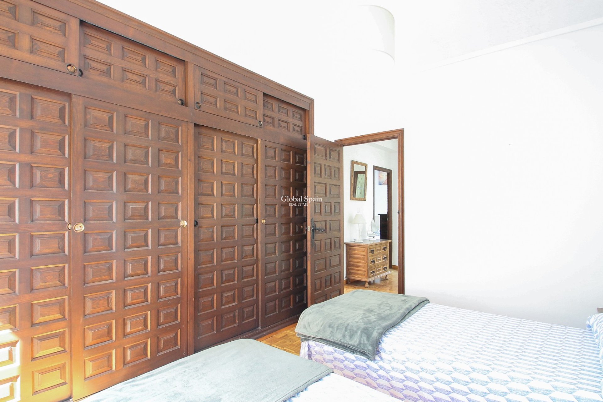 Resale - VILLA -
EL CAMPELLO - Costa Blanca
