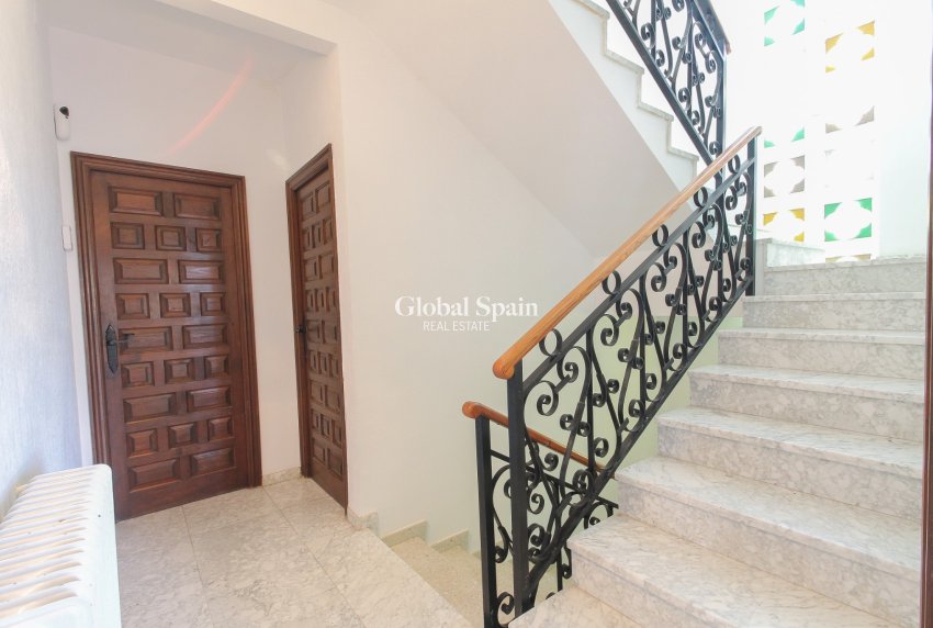 Resale - VILLA -
EL CAMPELLO - Costa Blanca