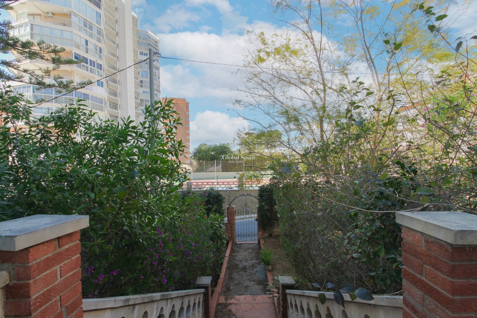 Resale - VILLA -
EL CAMPELLO - Costa Blanca