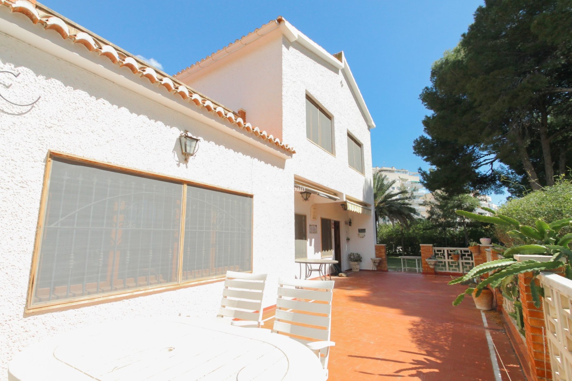 Resale - VILLA -
EL CAMPELLO - Costa Blanca