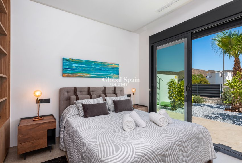 Resale - Villa -
El Campello - El Amerador