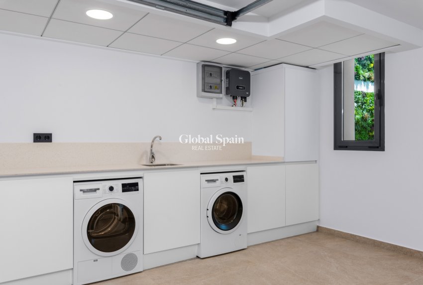 Resale - Villa -
El Campello - El Amerador