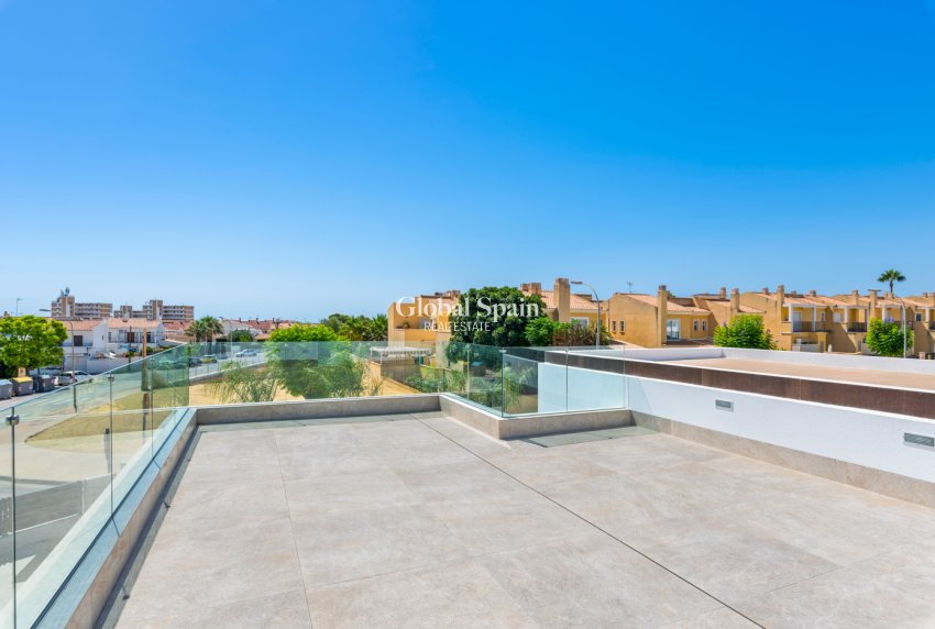 Resale - Villa -
El Campello - El Amerador