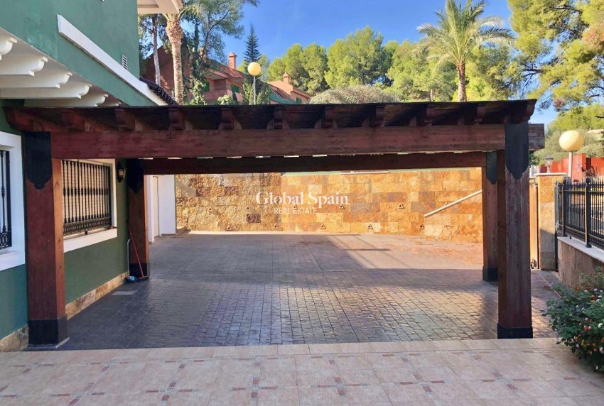 Resale - VILLA -
EL PALMAR - El Palmar