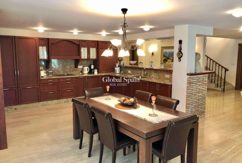 Resale - VILLA -
EL PALMAR - El Palmar