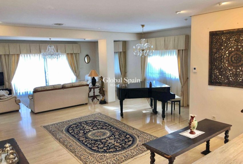 Resale - VILLA -
EL PALMAR - El Palmar